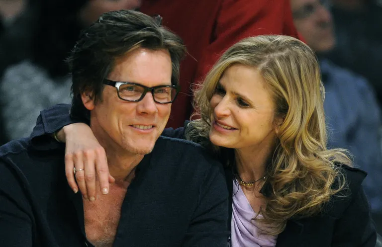 Kevin Bacon ja Kyra Sedgwick 2009 Los Angeles Lakersi ja Houston Rocketsi kohtumist vaatamas