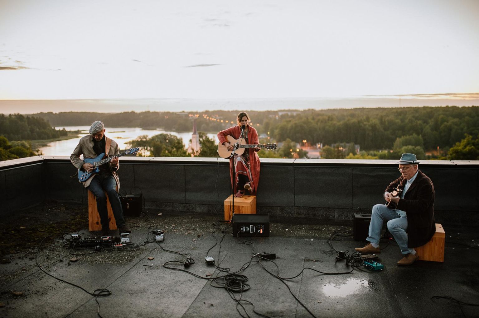 Seda, et Põlva kultuurikeskuse katus on perspektiivikas esinemispaik, on muusik Mari Jürjens juba tõestanud. Peagi muutub see veelgi atraktiivsemaks.