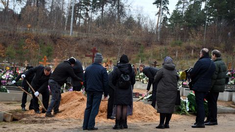 MATUSTELT POKRI ⟩ Läti politsei võttis matuserongkäigust rajalt maha roolijoodiku