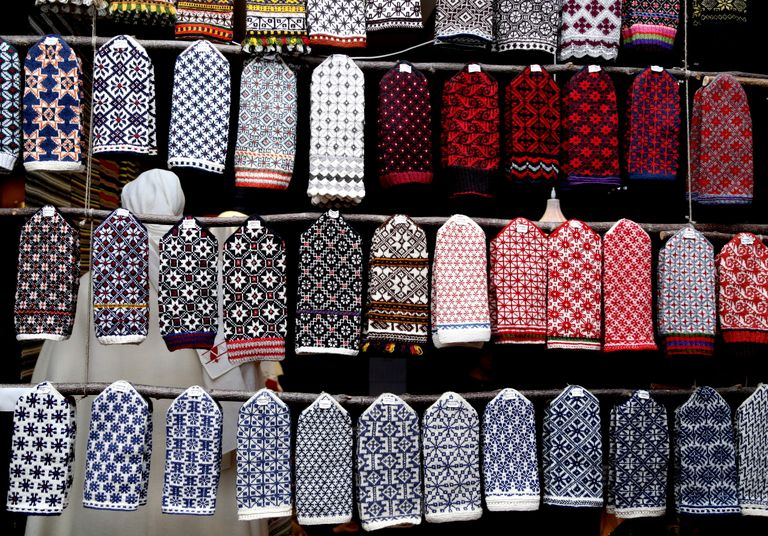 Иллюстративное фото. Выставка рукавичек с орнаментами от латвийских мастериц