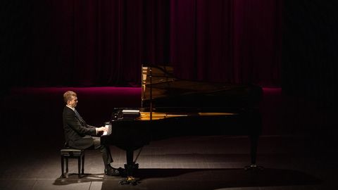 INTERVJUU ⟩ Pianist Sten Lassmanni teekond Heino Elleri klaveriloominguga