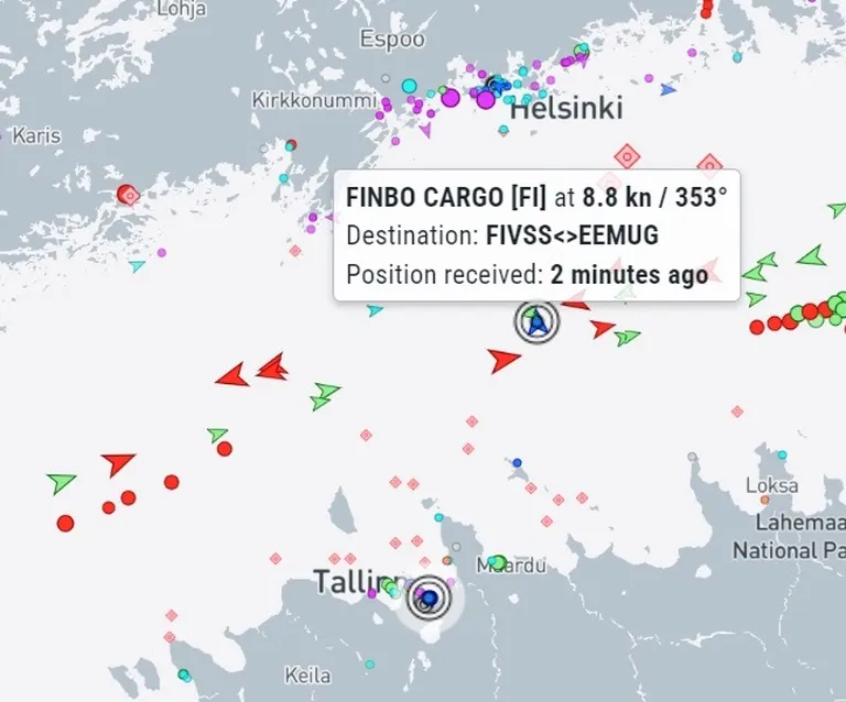 Keset ööd käib Soome lahel üllatavalt elav liiklus. Eckerö Line'i vähem tuntud reisilaev rühib kell pool kolm ööl vastu reedet tublis tempos Muugalt Vuosaari poole. Peale saavad sellele väljumisele ainult veoautode juhid, osale teistele ööväljumistele võiks koha saada aga ka eraautoga.