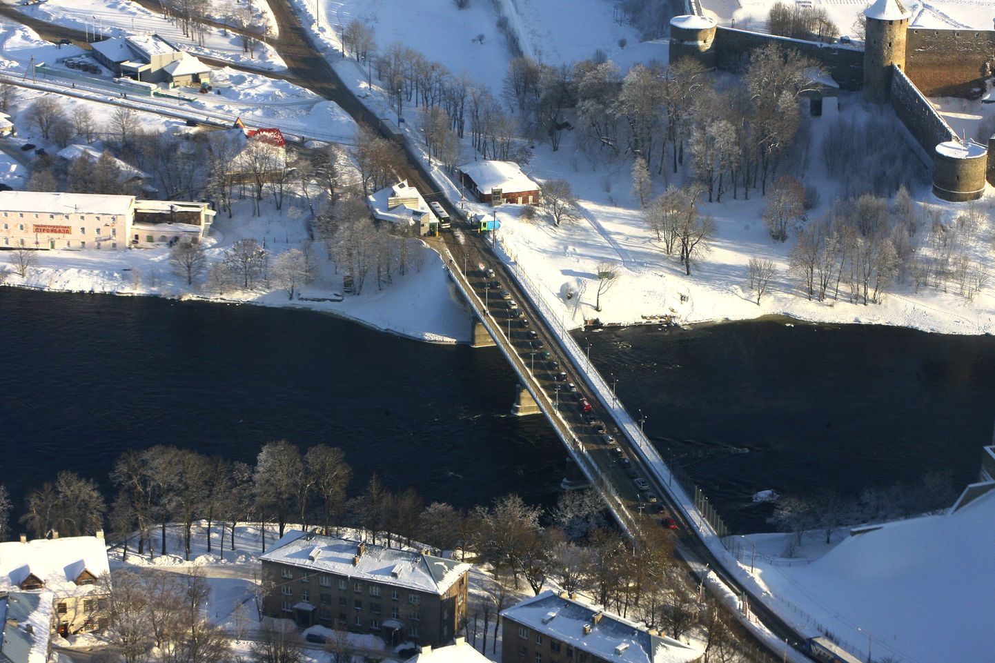 Narva sild ja piiripunkt.