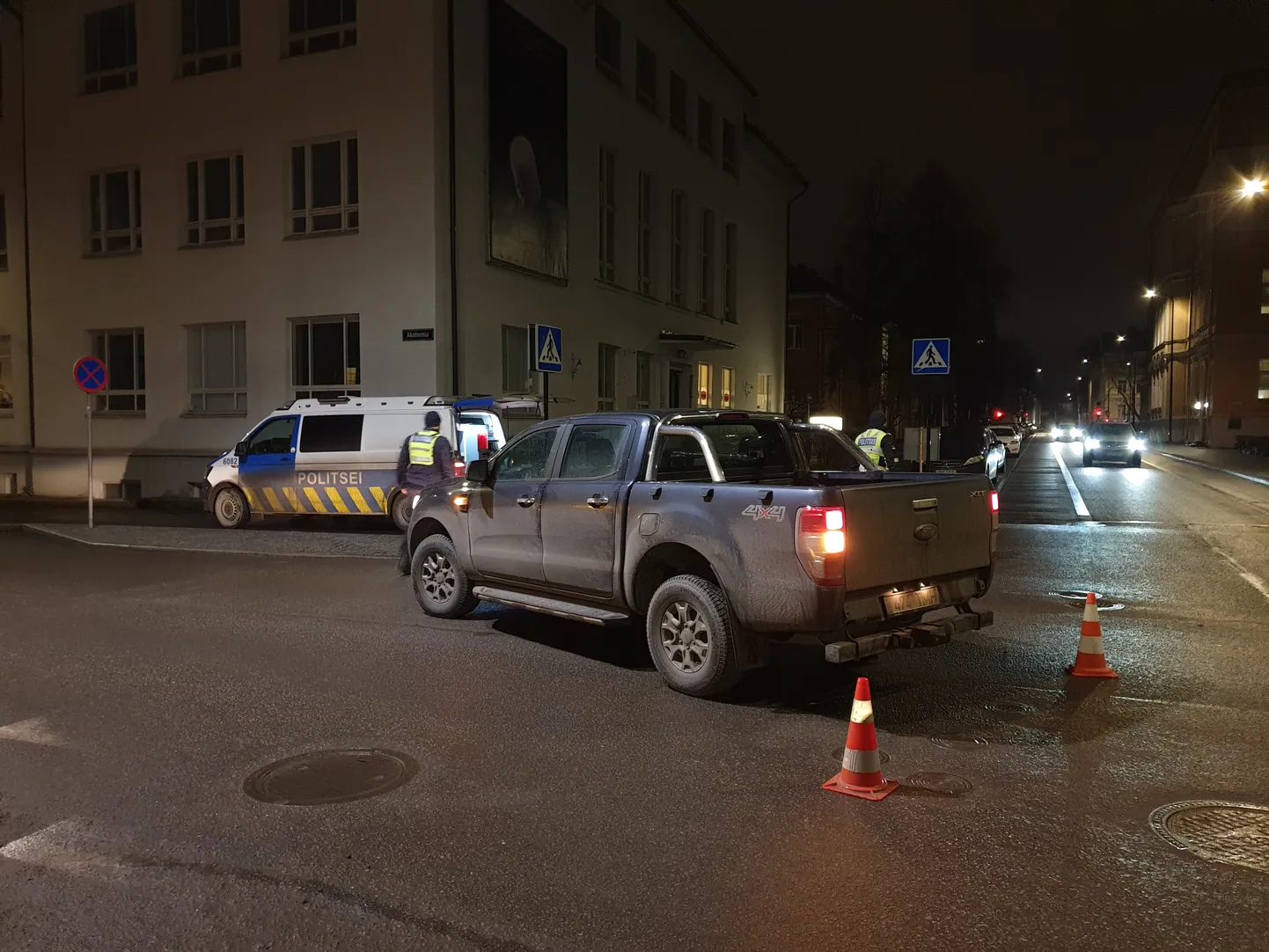 Autojuht sõitis otsa ülekäigurada ületanud jalakäijale.