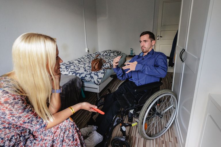 СИЛА В ИНВАЛИДНОМ КРЕСЛЕ 28-летний нарвитянин с ДЦП: «Легче самому ...