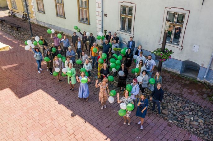 GALERII ⟩ Pärnu Postimees tähistas 163. sünnipäeva näituse avamisega