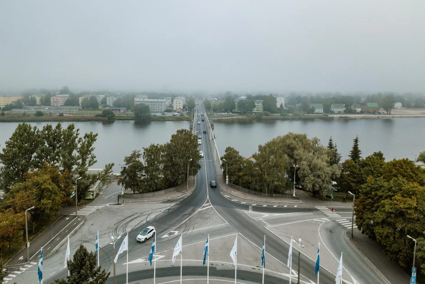 Kesklinna silla kapitaalremondist pole pääsu, aga linn peaks korraldama samuti liikluvoogude värske mõõtmise, sest eesmärk ei ole kesklinna liikluskoormust suurendada, vaid liikluse linnasüdamest eemale juhtimine. Kas selleks oleks vaja kolmandat silda - see on alles küsimus!