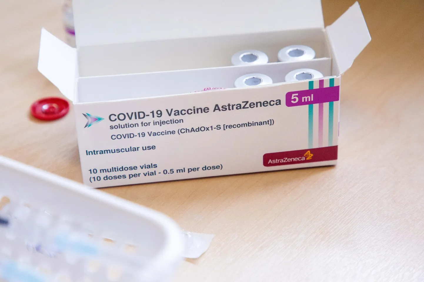 AstraZeneca manustamise vanusepiir langetati 50. eluaastale.