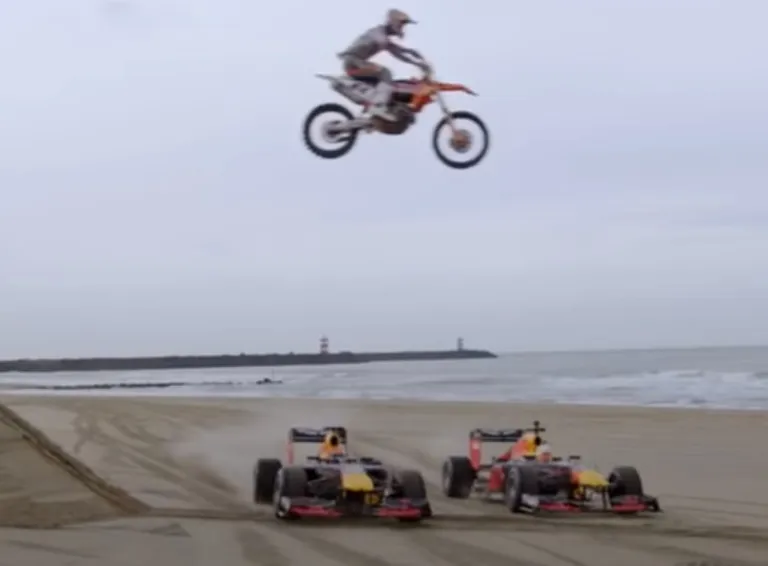 Jeffrey Herlings üle F1 autode hüppamas.