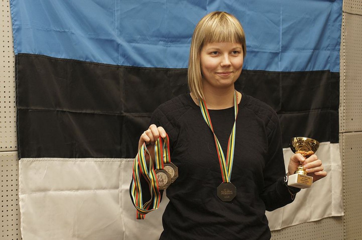 Janika Brauer võitis Narvas Eesti õhkrelvadest laskmise karikavõistlustel esikoha ja võistkondlike meistrivõistluste arvestuses Viljandi klubi koosseisus hõbemedali.