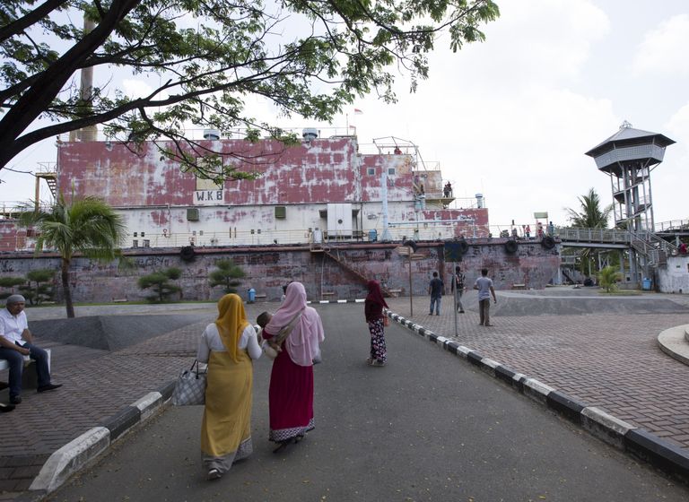 Alus nimega Apung 1 asub nüüd keset Banda Acehi linna ning sellest on kujunenud üks tsunamiturismi peamisi vaatamisväärsusi.