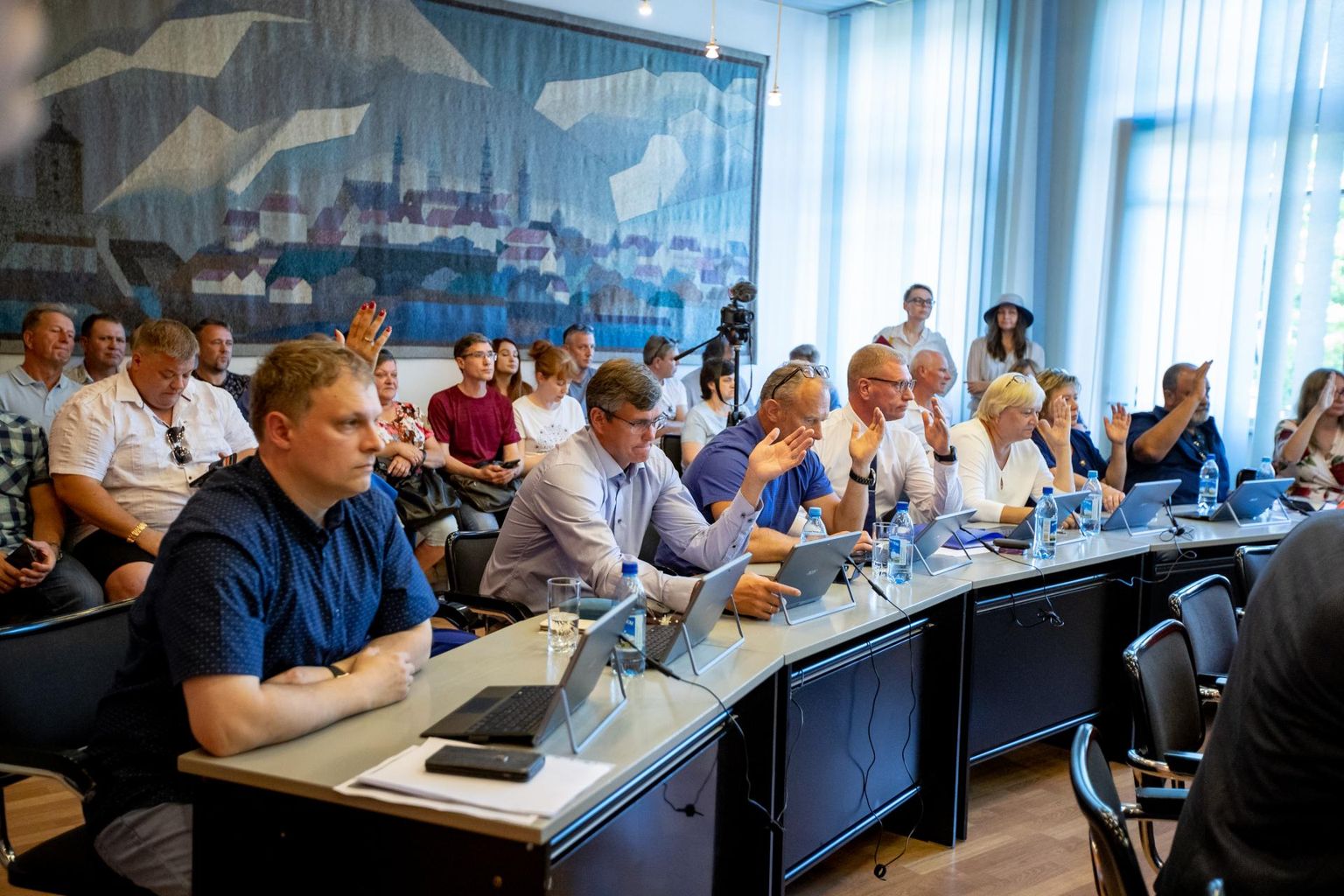 Narva volikogu erakorraline istung tanki küsimuses. Foto Eero Vabamägi, Postimees 