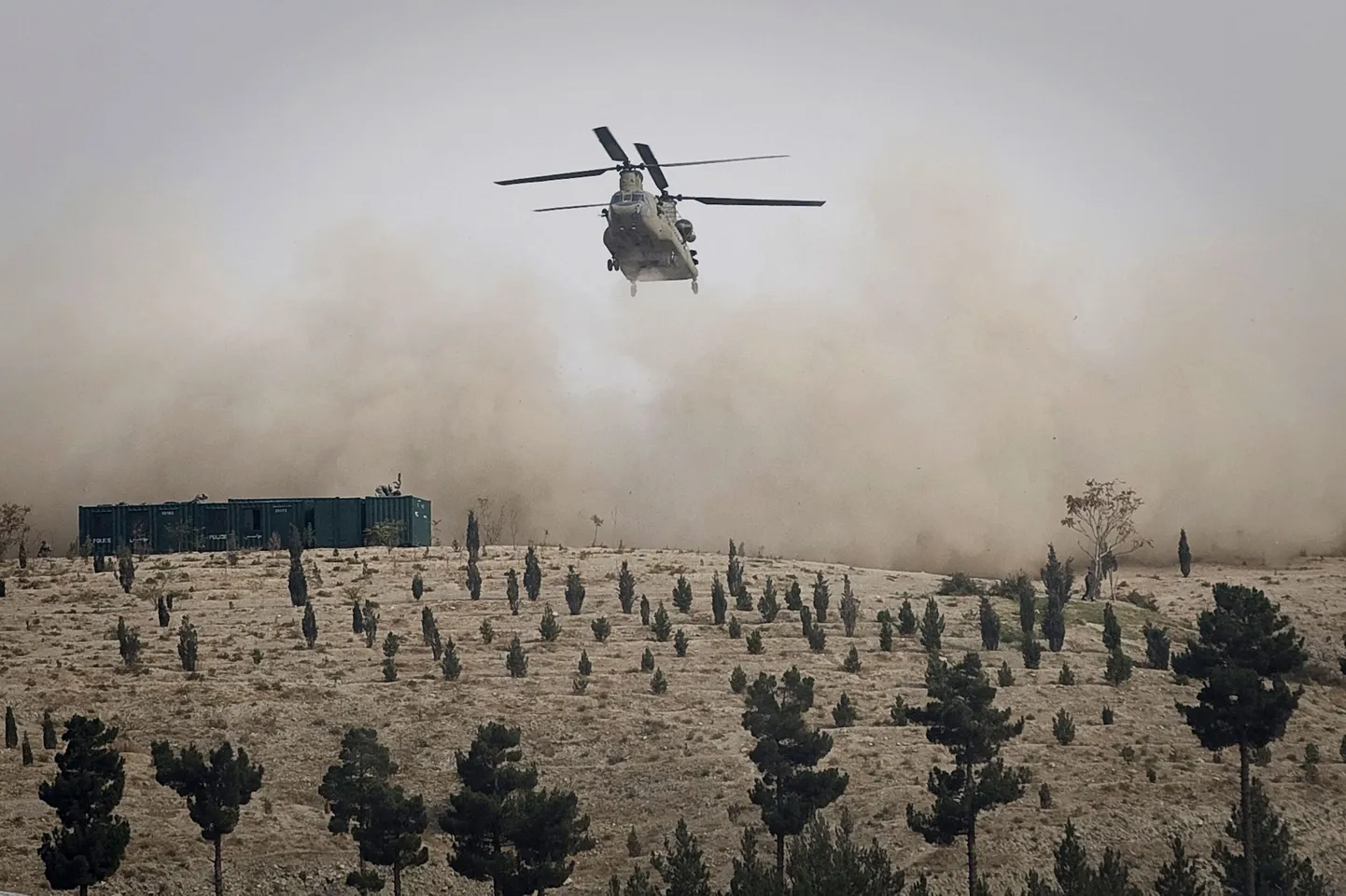 Транспортный вертолет Chinook в Афганистане.