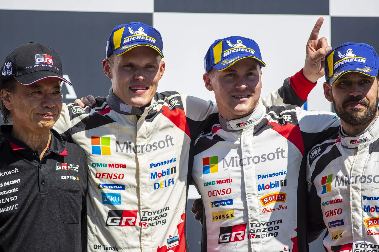 Ott Tänak (vasakul teine) ja Esapekka Lappi (vasakult kolmas) 2018. aastal Saksamaa rallil, kui mõlemad kuulusid Toyota meeskonda.