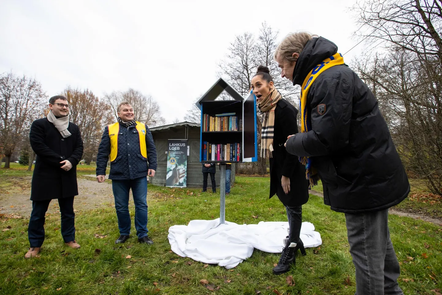 Tänavaraamatukogu avamine Löwenruh&#39; pargis.