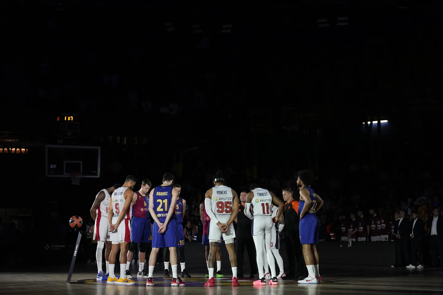Barcelona ja Baskonia mängule eelnes leinaseisak Hispaania üleujutustes elu kaotanute mälestuseks.