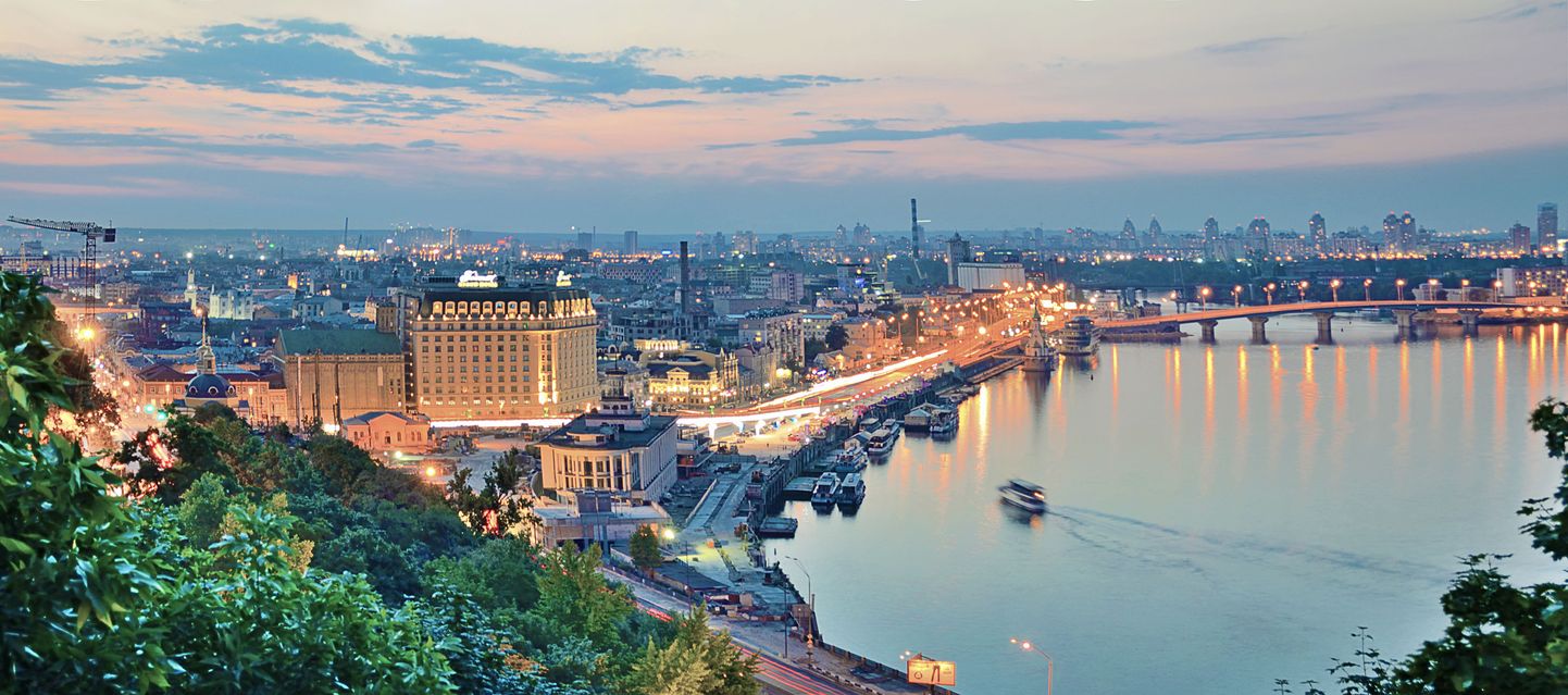 Kyiv on uskumatult roheline linn, mis laiub seitsmel künkal Dnipro jõe kallastel. 40% kogu linna territooriumist on parkide ja metsa all.