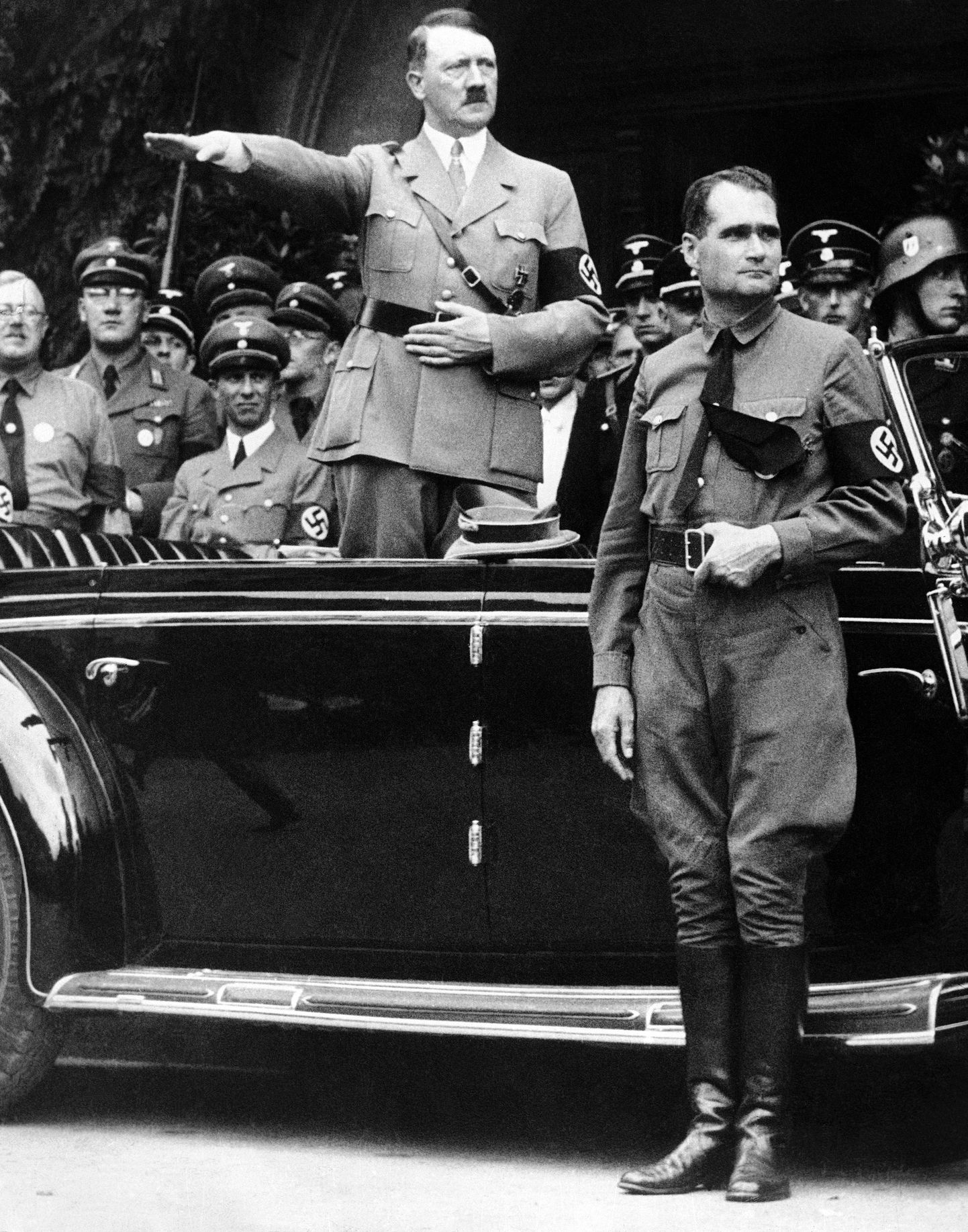Adolf Hitler ja tema kuulus tervitus