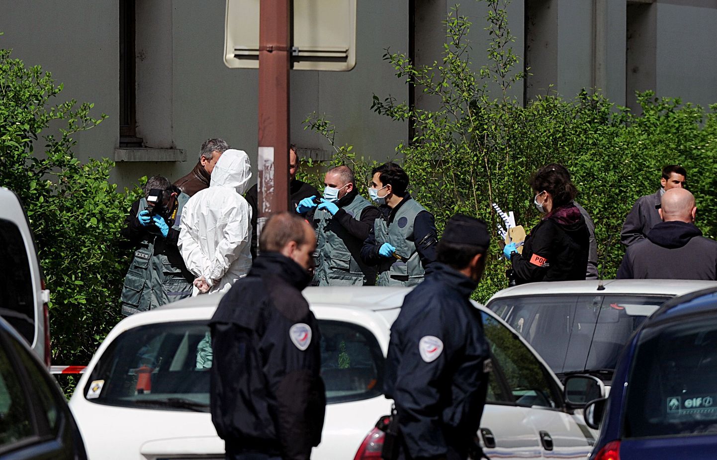 Politsei täna Grenoble'is tulistamispaigas.