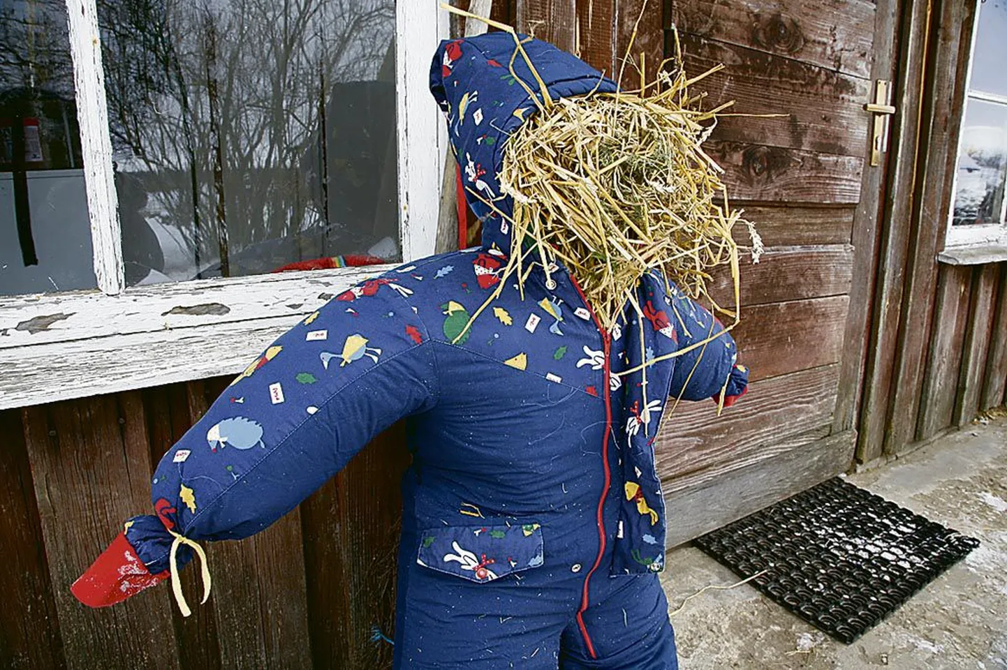Kada on aetud ehk topismees üheskoos kõige paha ja kurjaga naabrite ukse taha toimetatud. Päris eestlaslik?