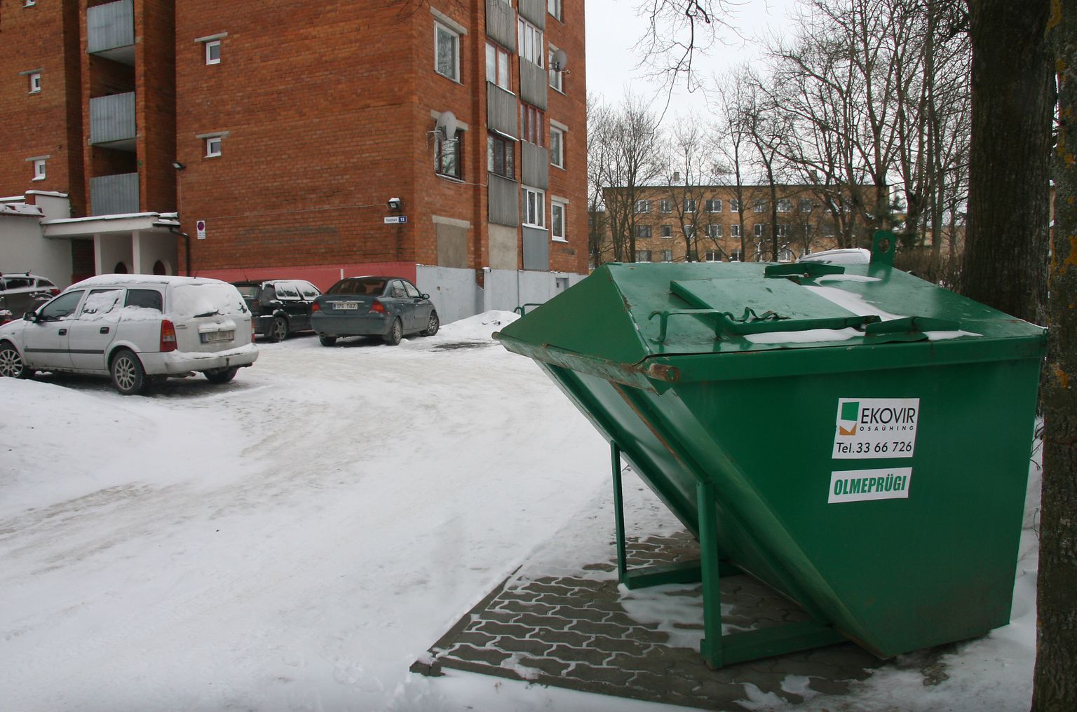 Вывозить бытовой мусор в Кохтла-Ярве "Ekovir" продолжит, но от сильно подорожавших контейнеров потребители могут отказаться.