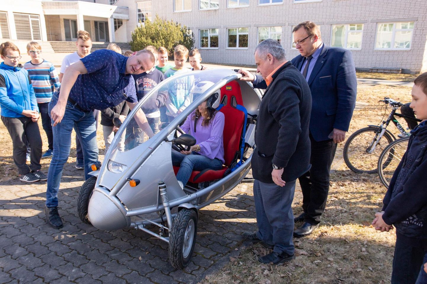 Vinni-Pajusti gümnaasiumi pere elab kaasa elektriauto Panda 2 prototüübi tegemisele.