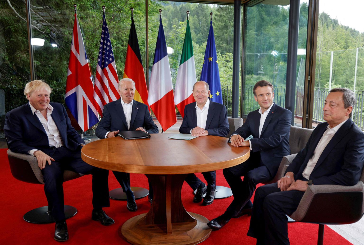 Suurbritannia peaminister Boris Johnson, USA president Joe Biden, Saksamaa liidukantsler Olaf Scholz, Prantsusmaa president Emmanuel Macron ja Itaalia peaminister Mario Draghi G7 kohtumisel Saksamaal.