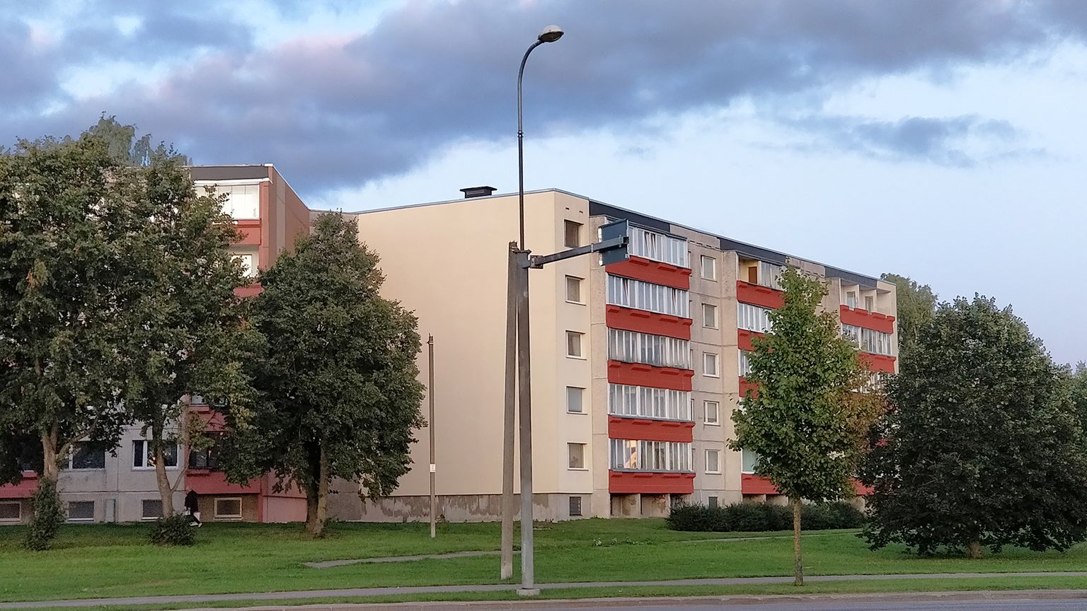 Foto on illustreeriv. Kivila 2 ja 8 kortermajad Tallinnas Lasnamäel.