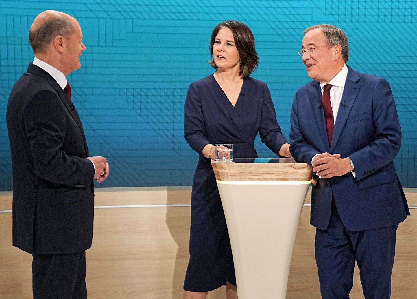 Kristlik-demokraatliku uniooni (CDU) kantslerikandidaat Armin Laschet, roheliste liider Annalena Baerbock ja sotsiaaldemokraatide (SPD) juht Olaf Scholz teledebati ajal 12. septembril.