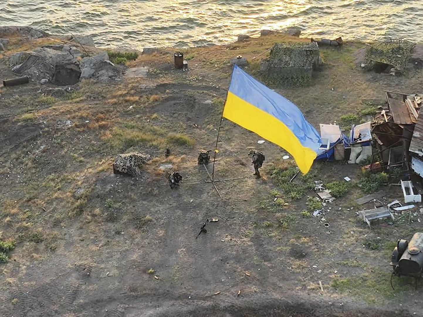 Ukraina lipu heiskamine Maosaarel.