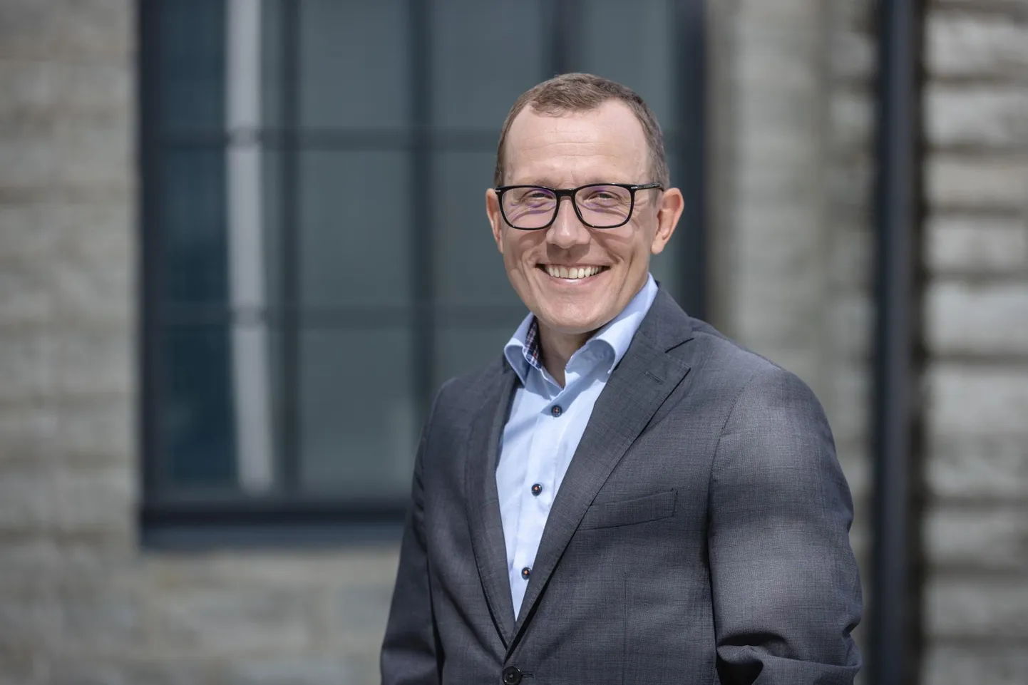 Marek Seeri esimese tööleasumise Confidosse nurjas Valga haiglas puhkenud eliitvaktsineerimise skandaal.