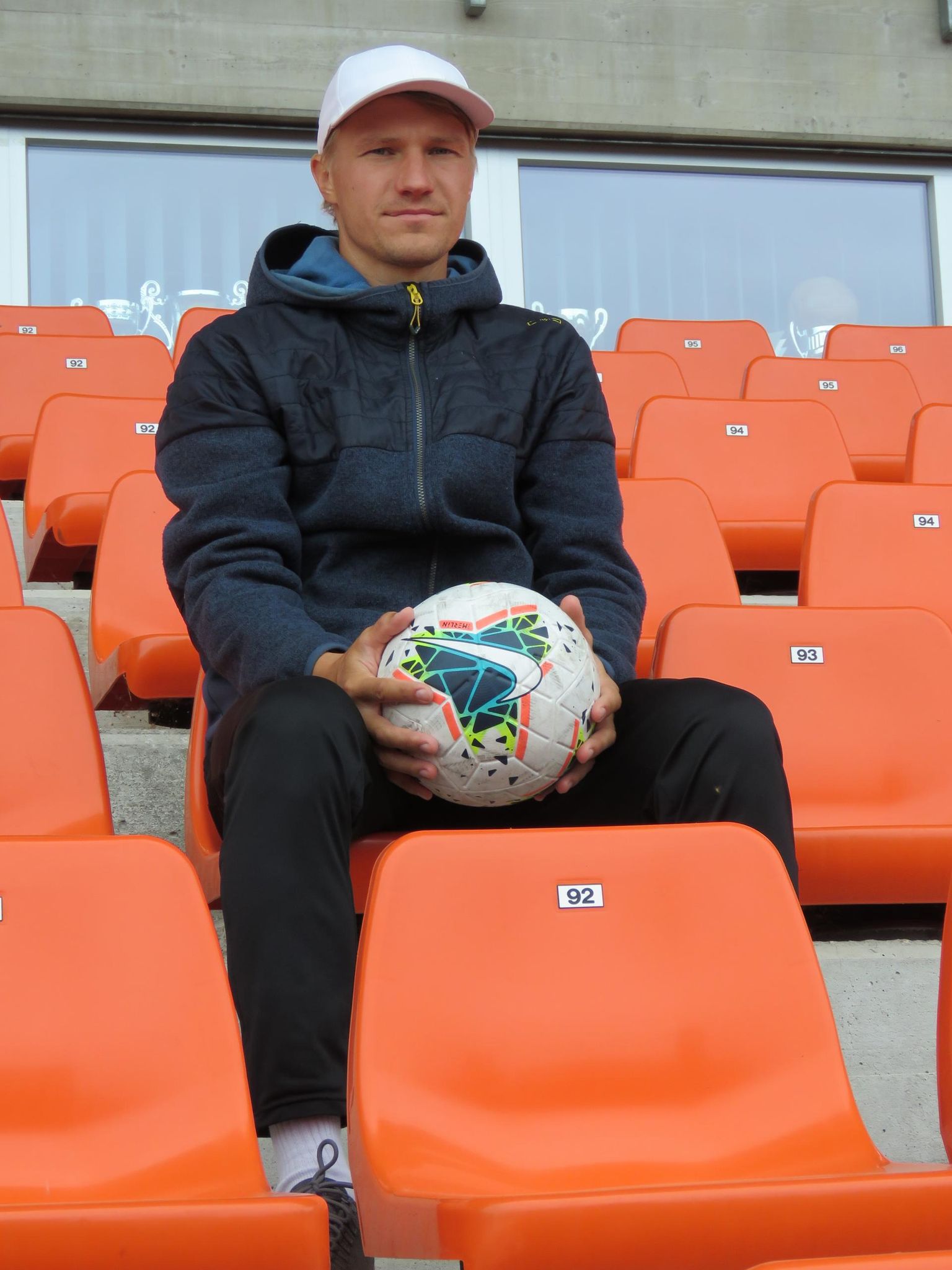 Jalgpalliklubi FC Otepää juhatuse liige treener Martin Teder ütleb, et jalgpall on lahedam ja ägedam kui miski muu spordiala.
MAARIUS SUVISTE