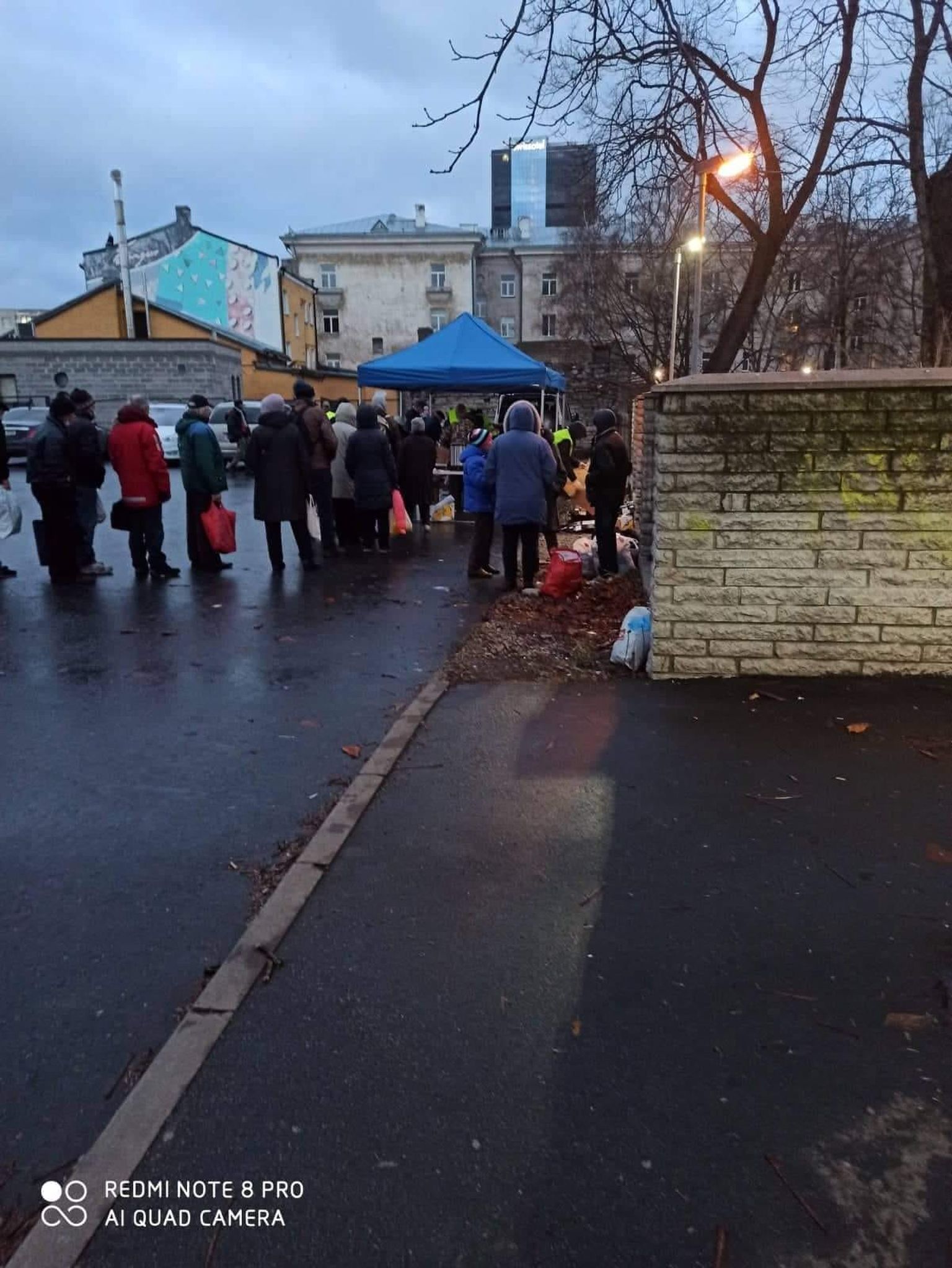 Очередь за супом Галины.