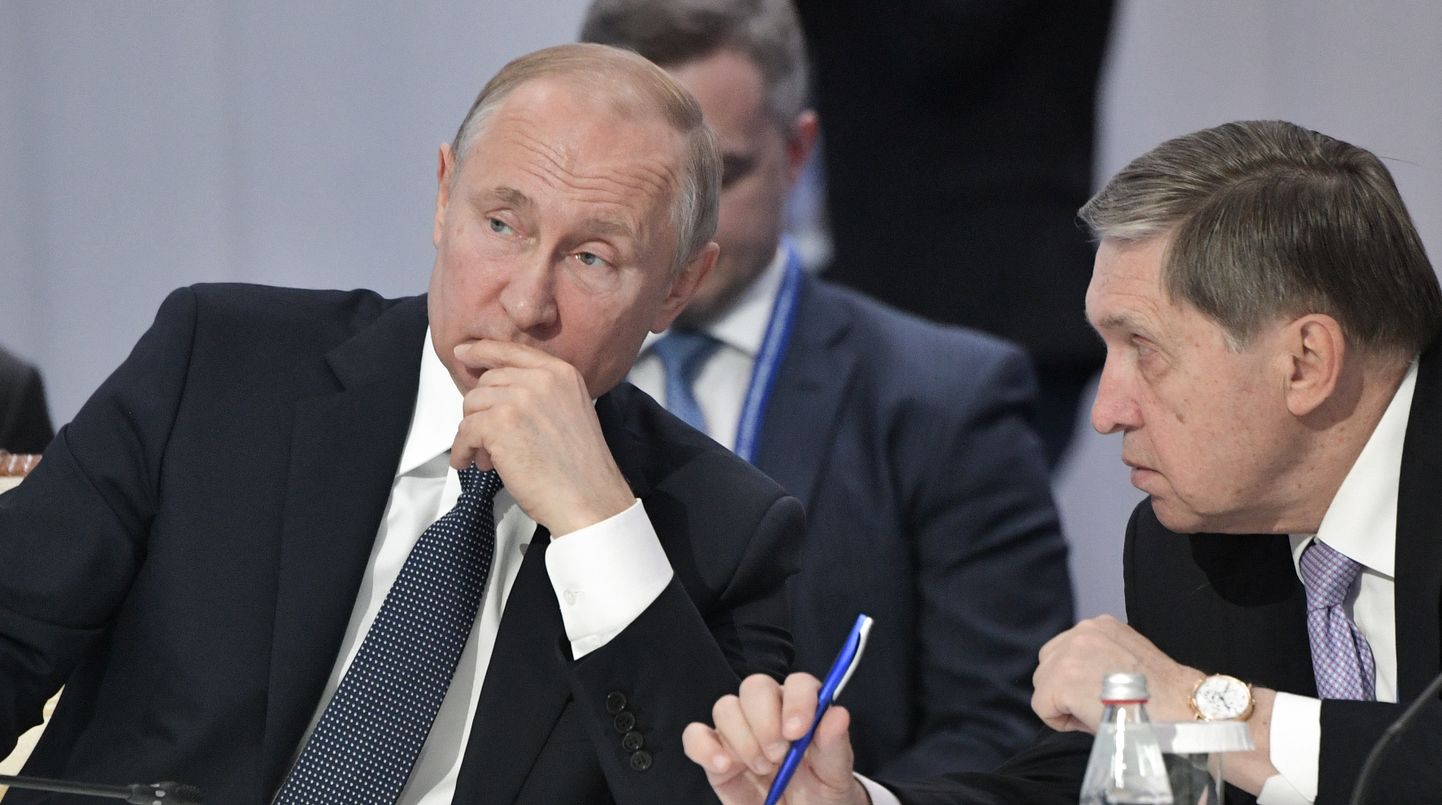 Vene president Vladimir Putin koos oma nõiniku Juri Ušakoviga,