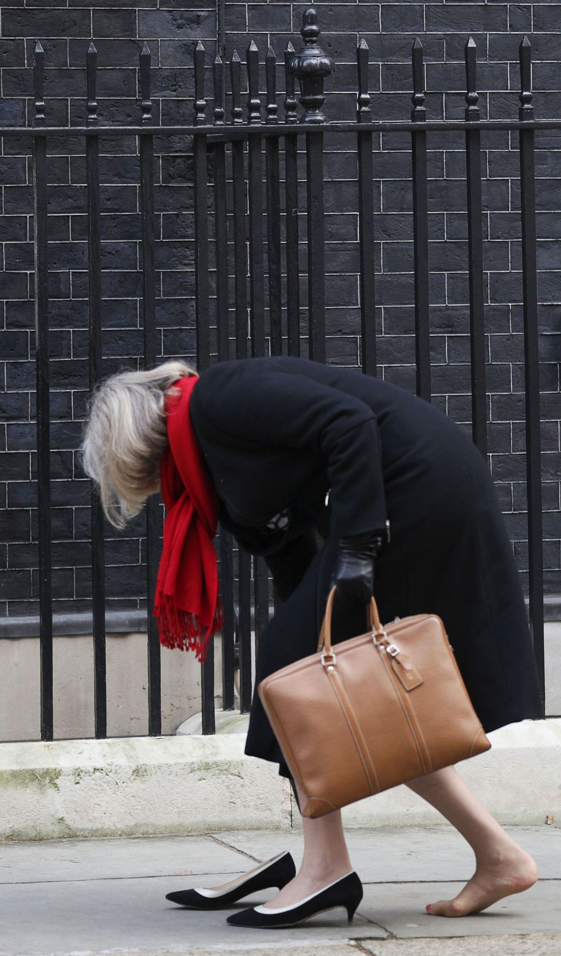 Briti siseministril Theresa Mayl tuli parema jala king jalast