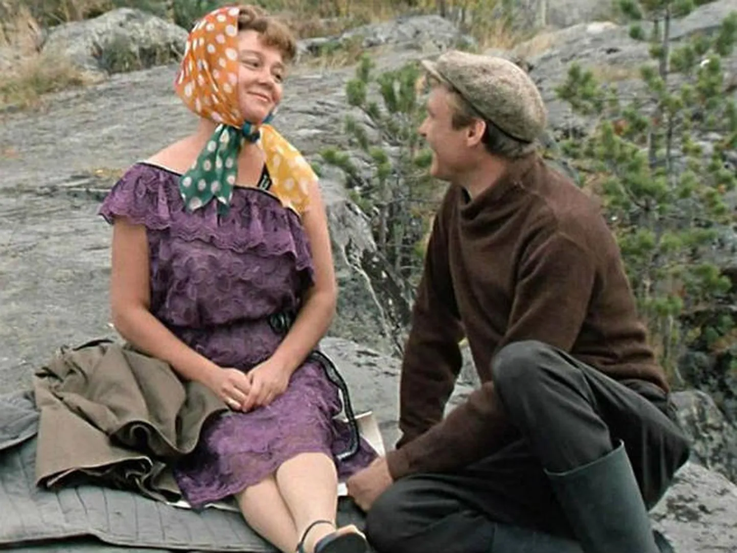 Которая бы принесла ему не. Открытки для поднятия духа. Одни приносят радость куда бы ни пришли другие откуда бы ни ушли. Дерево познается по плодам. Пикчи для девушки с надписью.