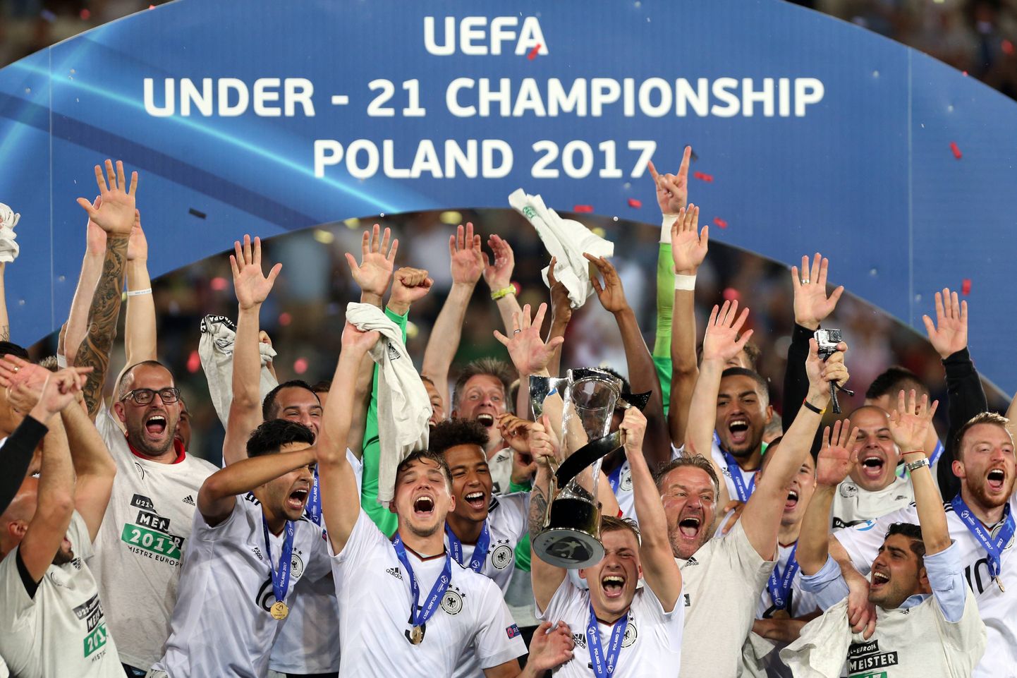 Sakslased tähistamas U21 EM-tiitlit.