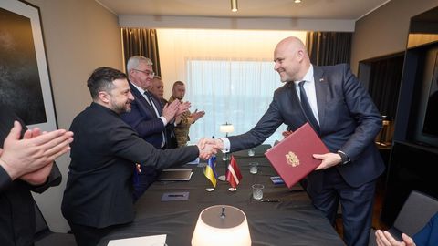 Kulbergs un Zelenskis paraksta dronu sadarbības līgumu