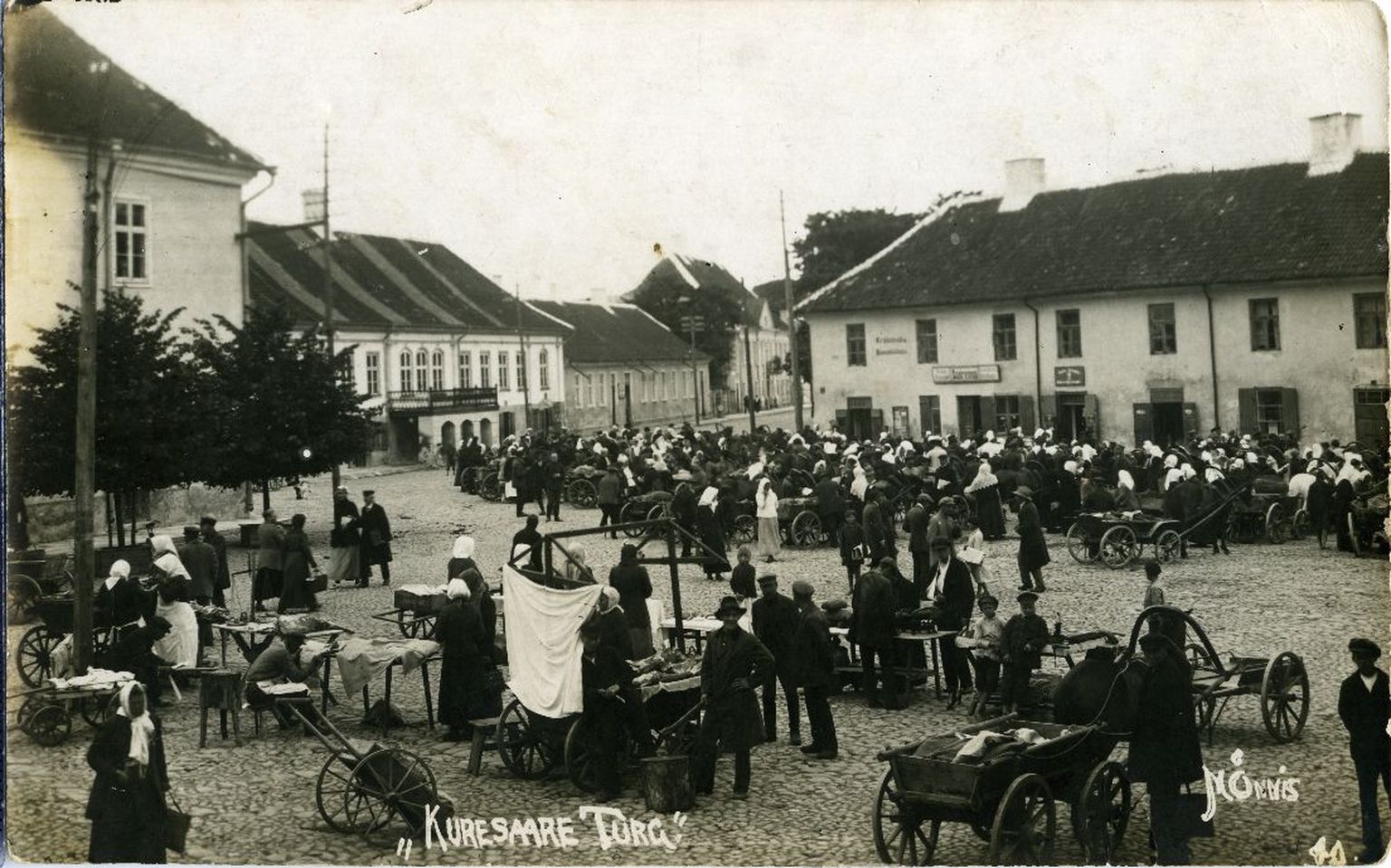 KURGID SULLE, MARGAD MULLE: Kuressaare turg 1920. aastate algul.