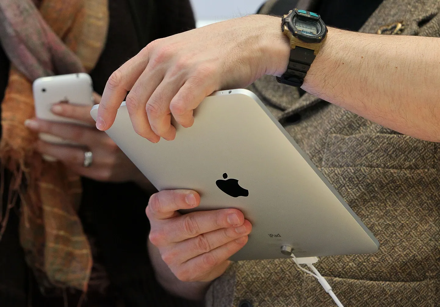 EMT hakkab väljastama uuele iPadile sobilikke SIM-kaarte.