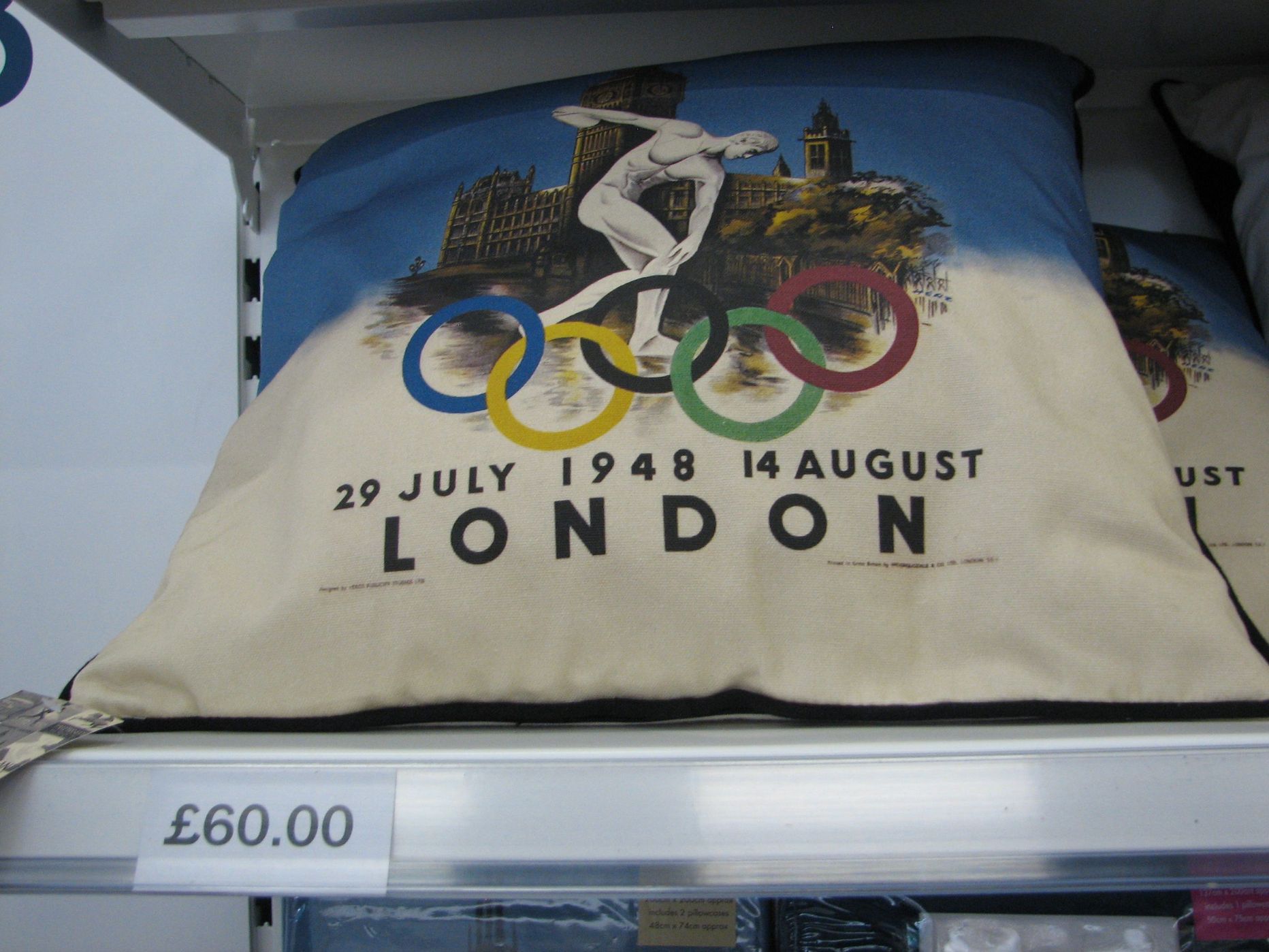 Londoni 1948. või 1908. aasta logoga särk on vahva suveniir.
