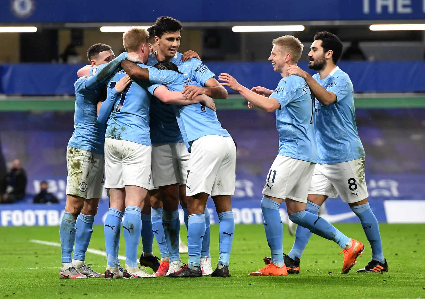 Manchester City väravat tähistamas.