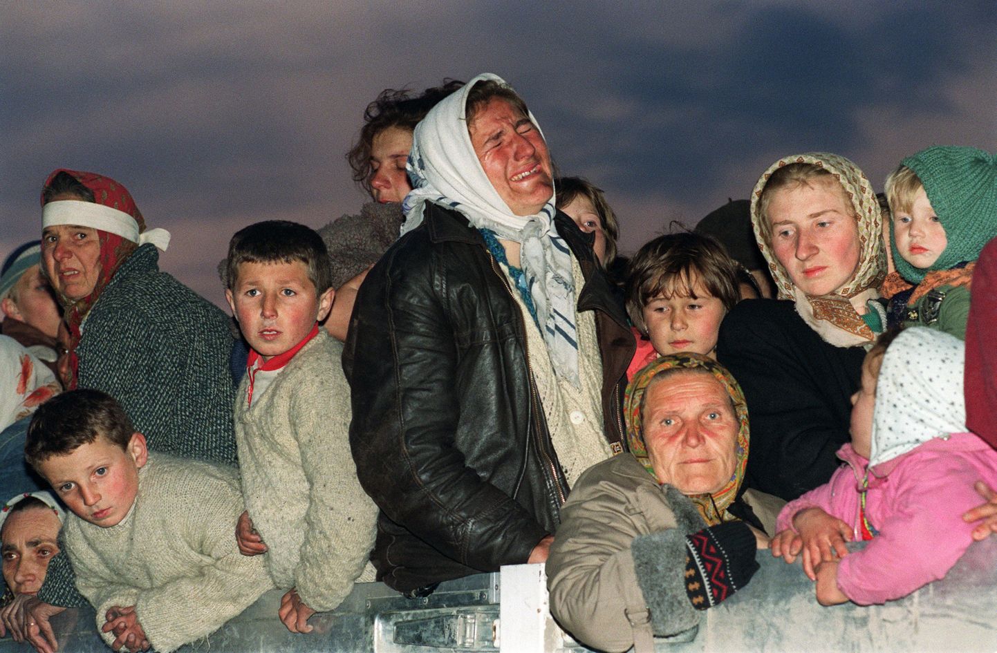 29. märts 1993: Srebrenicast Tuzlasse pagenud naismoslemite meeleheide.