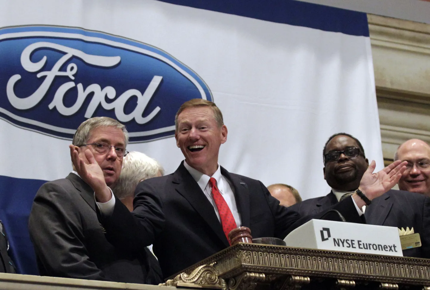 Fordi tegevjuht Alan Mulally