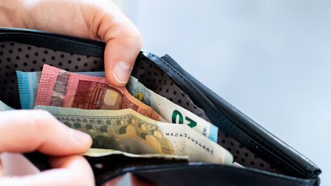 Стоит ли разрешить забирать накопления 2-го пенсионного уровня? Что говорят банки