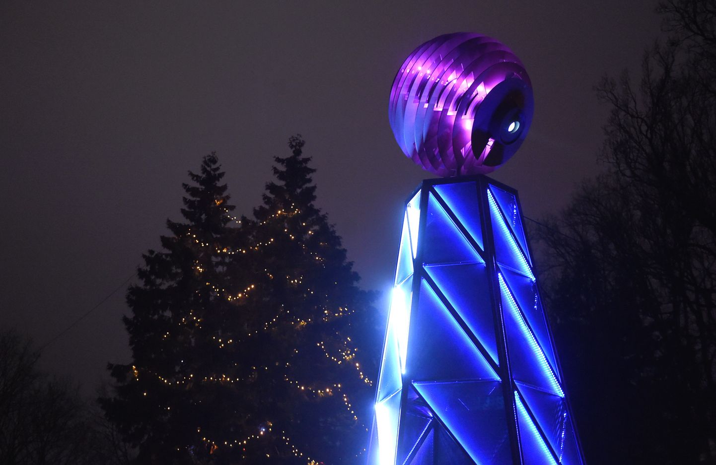 Vides objekts "Bāka" festivālā "Ziemassvētku egļu ceļš" Kronvalda parkā.