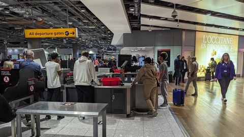 PASAŽIERI BRĪDINA ⟩ Ko var atklāt lidostas skeneris?