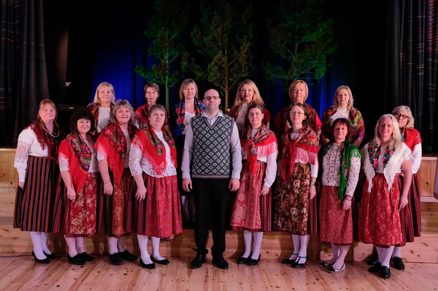 Teadaolevalt ei ole Kihnust ükski naiskoor laulupeol neljahäälselt veel laulnud.