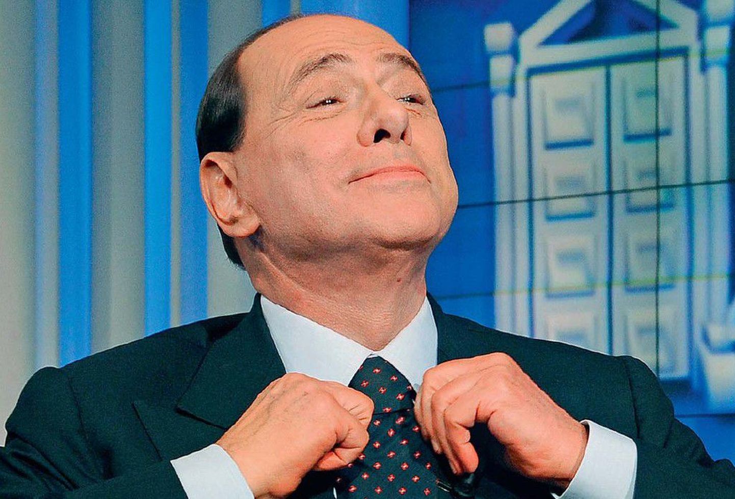 Berlusconi valmistub otsesaateks Itaalia riiklikus televisioonis 2008. aasta veebruaris, alustades võidukat valimiskampaaniat.