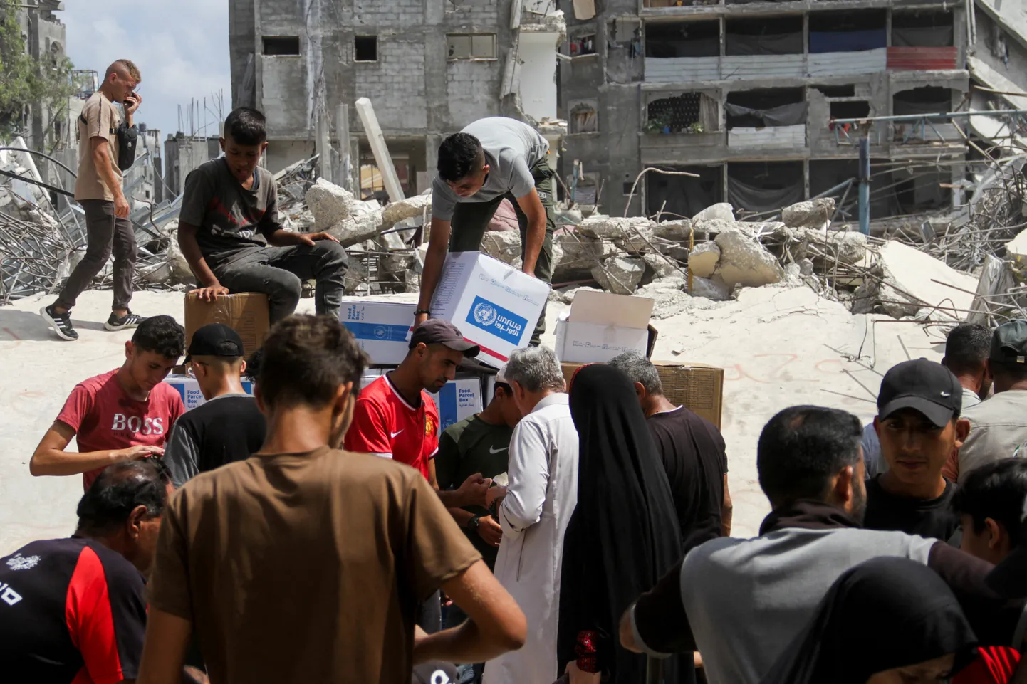 Palestiinlased saamas WFP toiduabi Gaza põhjaosas asuvas Jabalias.